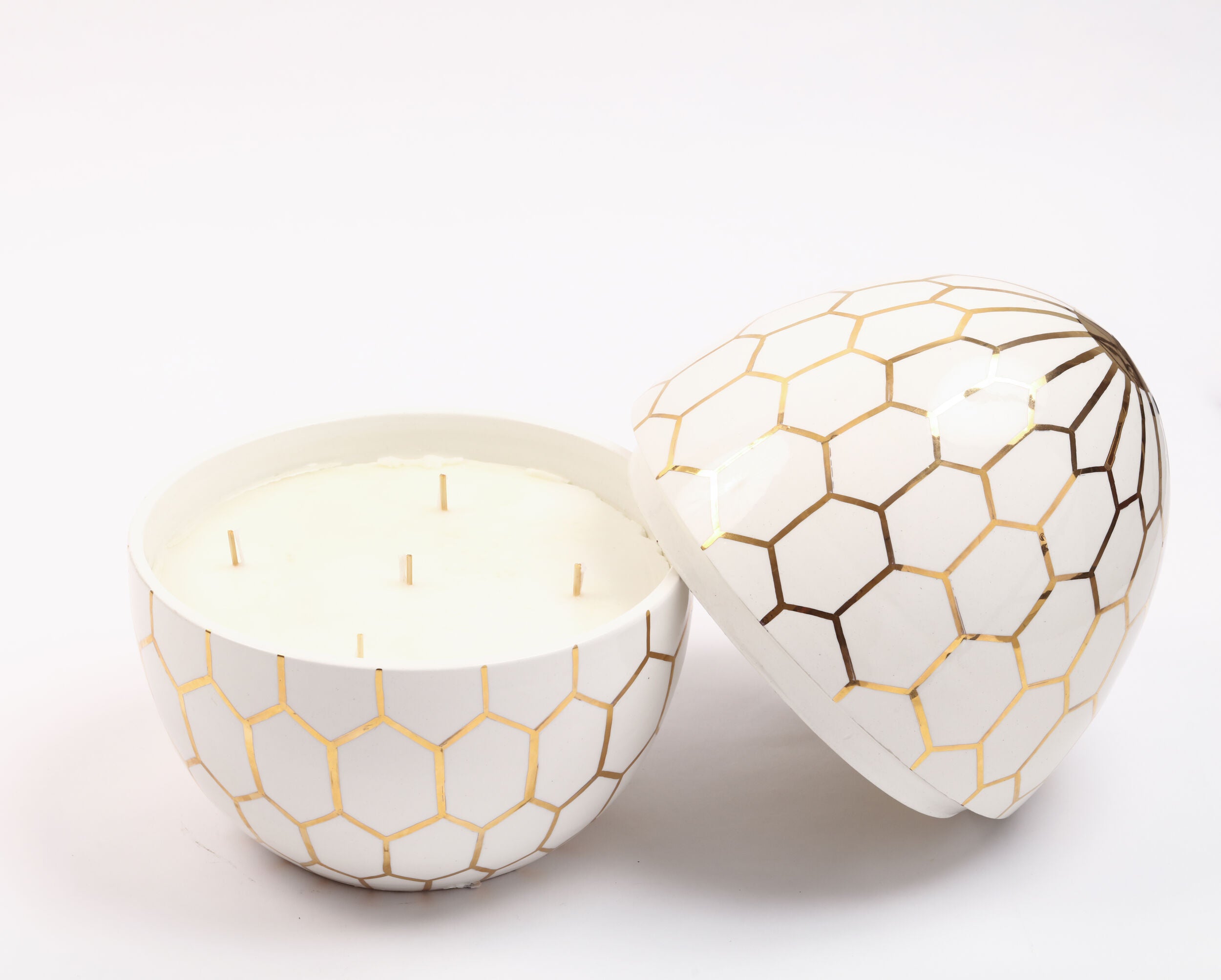 Bougie en forme d'oeuf en nid d'abeille